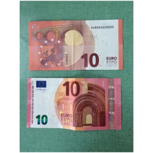 10 Euro Bills